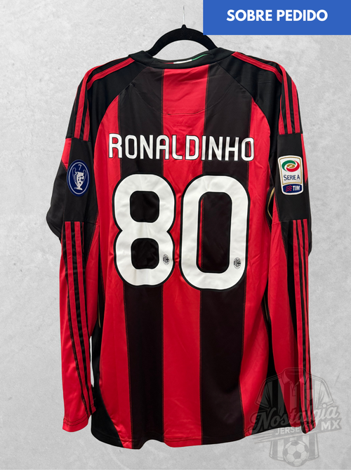 AC Milan 2010/11 local manga larga